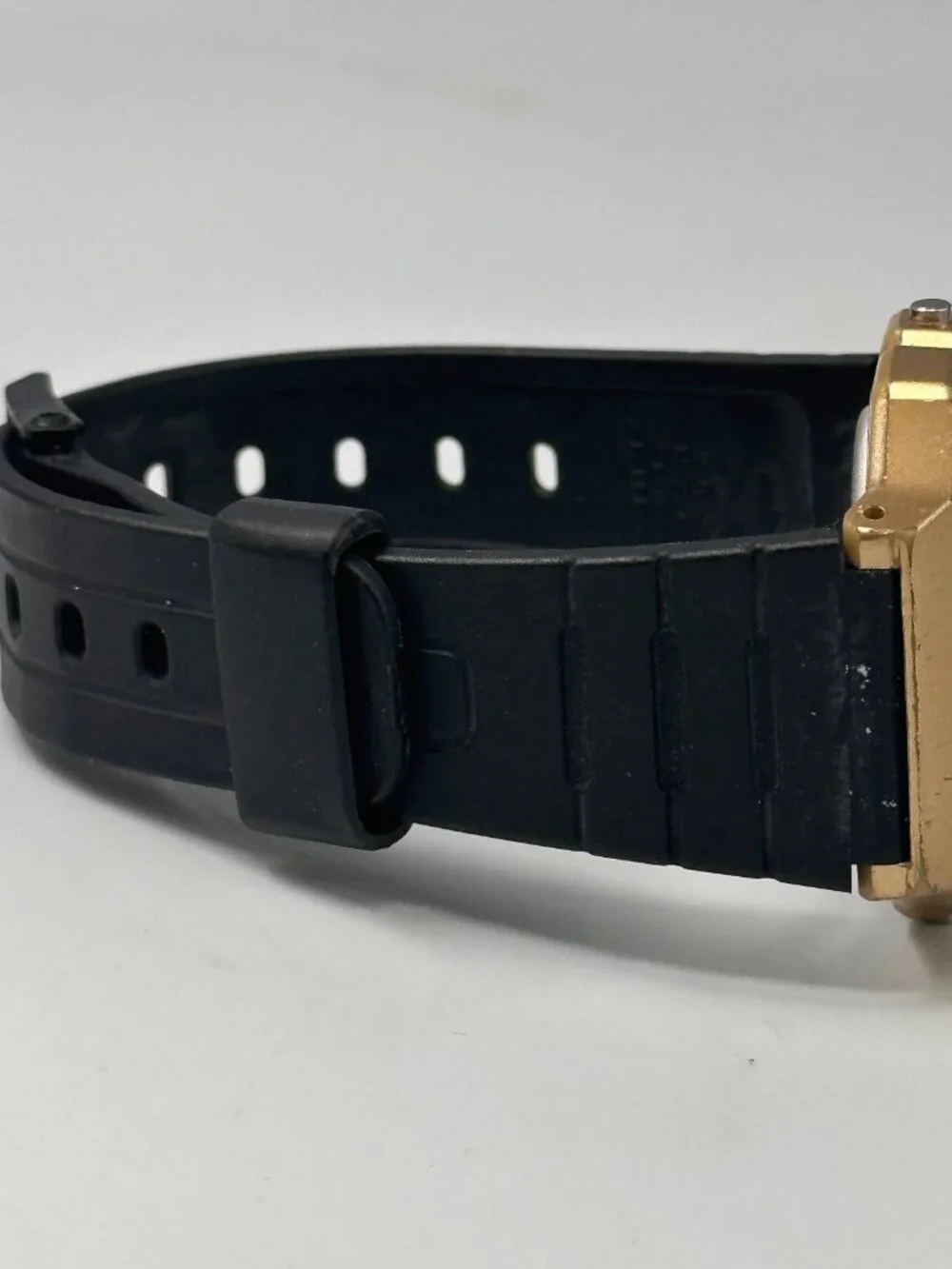 VIntage Casio Watch Mens 33mm Gold Tone Black Alarm 593 F-91W New Battery